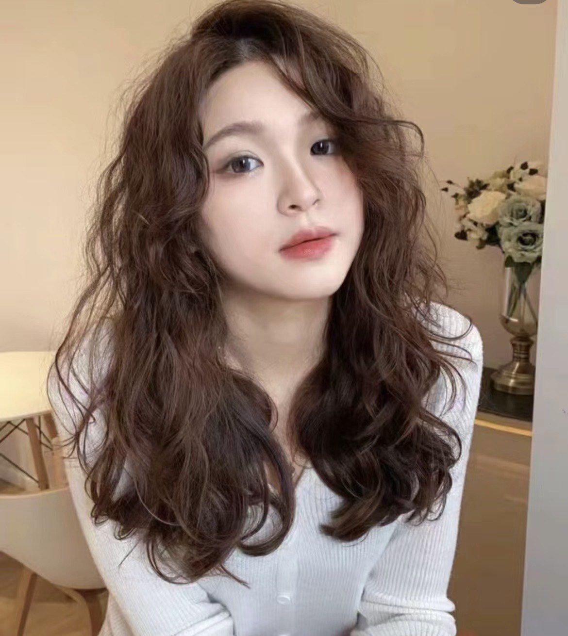 中长发不能错过的烫发发型精致的中长发层