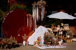 -花轿喜屋婚礼策划