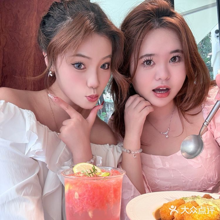 🔥女大学生周末和小姐妹恰咖喱饭🍛啦
