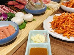 -明洞阿姨·韩式酱蟹烤肉·创意料理(三元桥店)