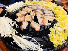 酸菜五花肉金针菇-海花锅盖烧烤店(怡馨家园店)