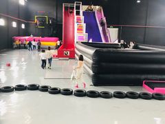 -嘿哟动霸CHUA·新潮玩运动娱乐中心·蹦床滑冰团建乐园