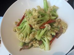 -鱼鲜饭香·招牌汽锅剁椒鱼头王