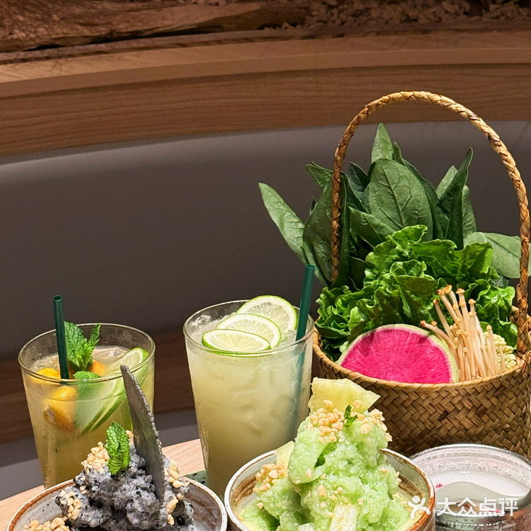 南京也有啦！新鲜蒸汽石锅鱼！​