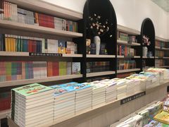 -钟书阁(群光广场店)