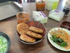 麻酱烧饼-万红路羊汤烧饼店(将台路店)