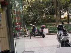 -鸿准通信科技·忠诚手机电脑维修中心(三林店)