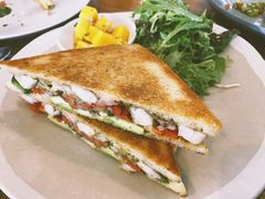 -ROAST coffee & eatery