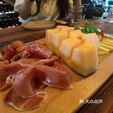 4个人去吃点了7个菜根本吃不光