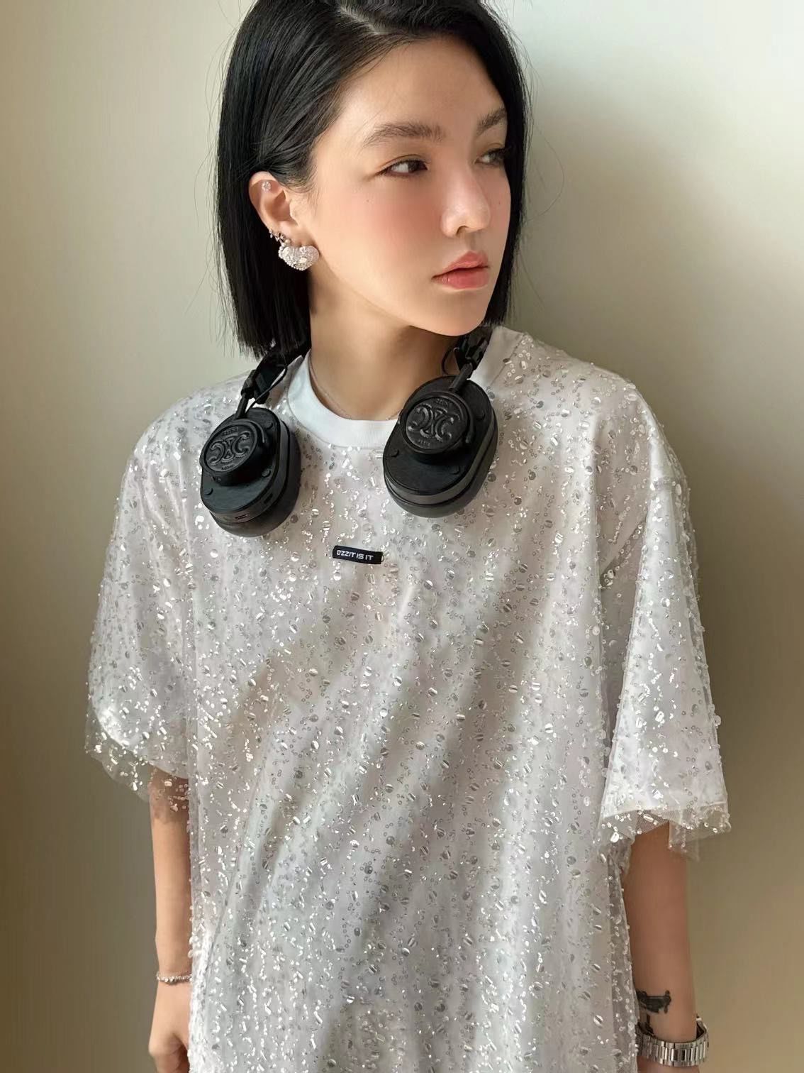 珠片绣9999
让整件衣服变得华丽9999
98989898