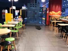 用餐区-麦当劳(郑州东高铁站店)