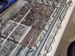 -美式眼镜·授权蔡司.依视路.尼康.豪雅.明月(南翔印象城店)
