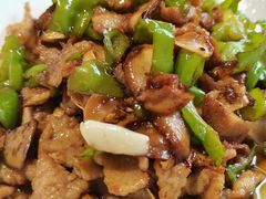 美味牛肝菌小炒肉-蔼若春.传承三十年云南菜(金碧公园店)