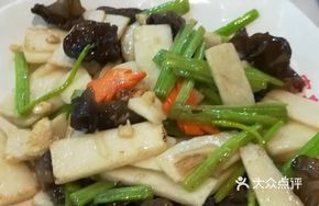 Huai Shan, Black Mushroom and Celery Stir-fry