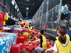 -嘿哟动霸CHUA·新潮玩运动娱乐中心·蹦床滑冰团建乐园