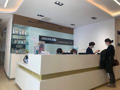 -瑞尔齿科(南京东路名人诊所)