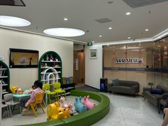 -瑞尔齿科(南京东路名人诊所)