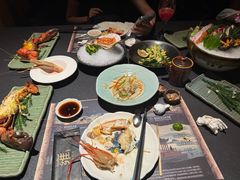 -雍容荟帝王蟹活龙虾展台自助(IFS黑金店)