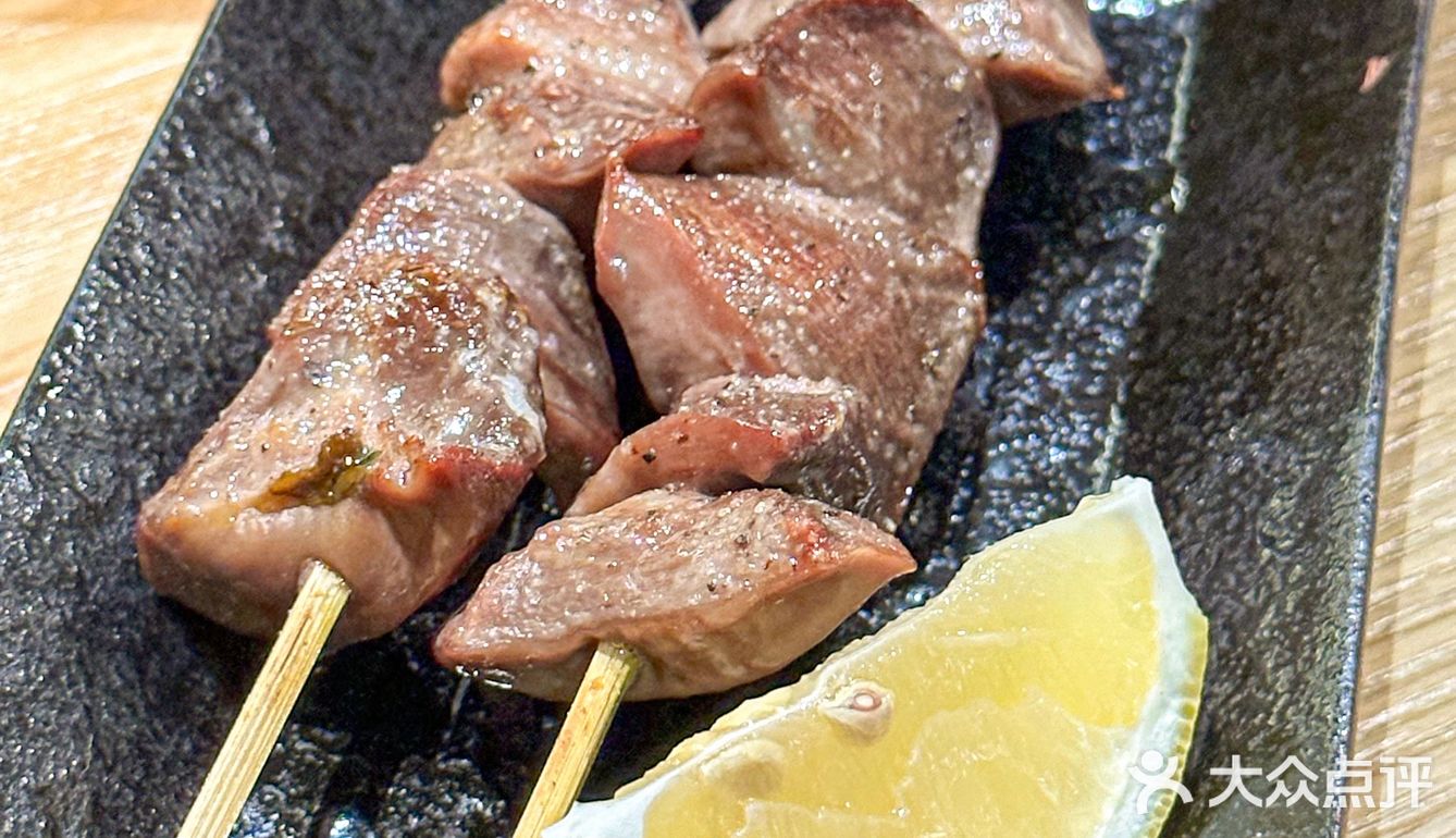 想要尝试正宗日本料理吗？南海大道有一家超级受欢迎的炭火烧居酒