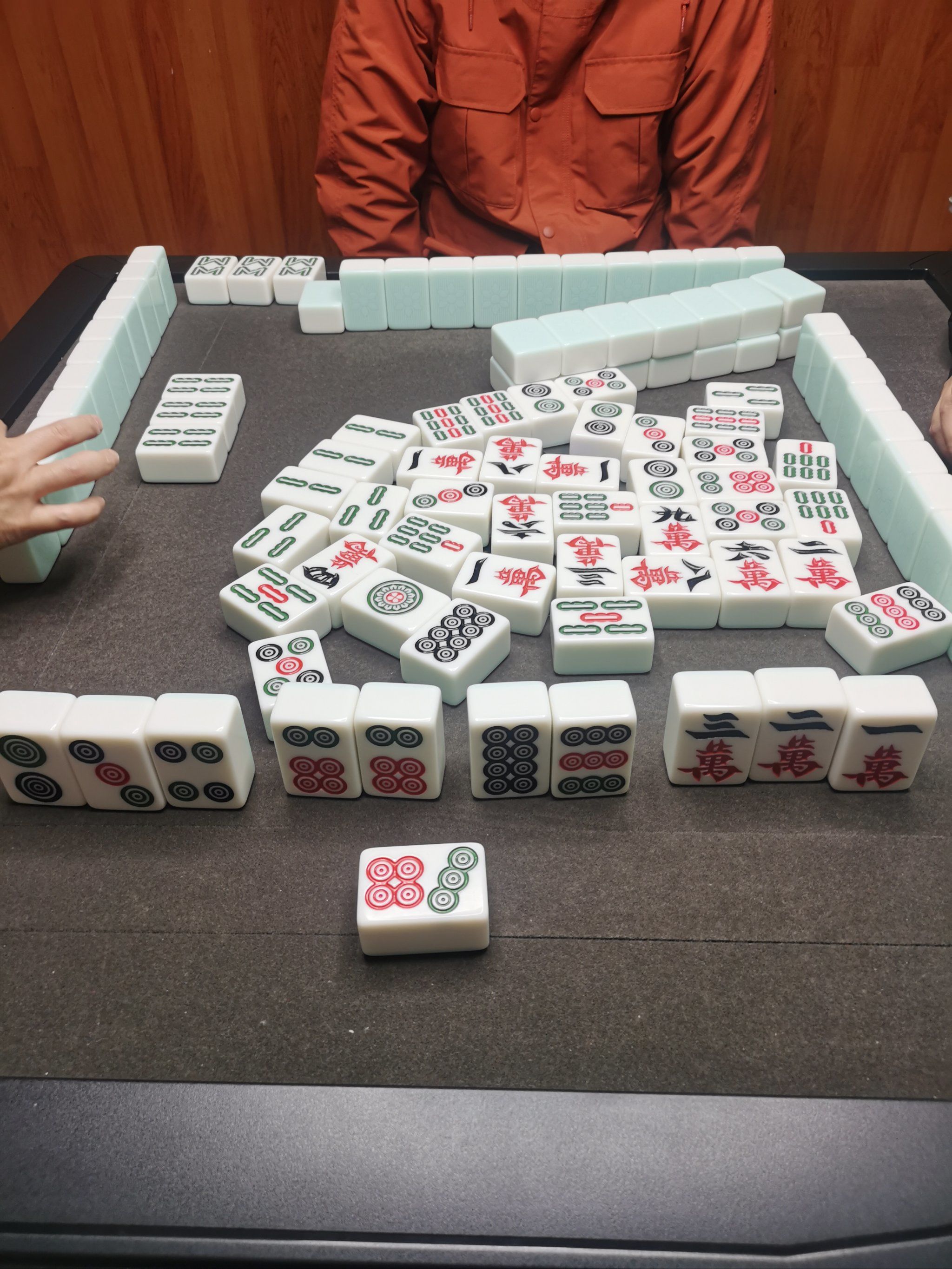 [双手合十]下午没事,一起打打麻将,联络联络感情