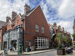 -钟书阁(松江泰晤士小镇店)