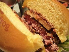 黑松露风味芝士香煎鹅肝牛肉汉堡-bluefrog蓝蛙(悠唐购物中心店)