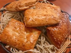 烧饼-洞庭洲·防空洞火锅·烧烤·铜锅涮肉(新百广场店)