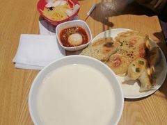 -三好食堂(煎饺·馄饨·肉饼米线·盛世广场店)