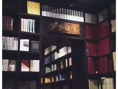 -钟书阁(松江泰晤士小镇店)