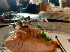 海苔酥配烤三文鱼-YUE·6·西式融合餐厅(外滩六号店)