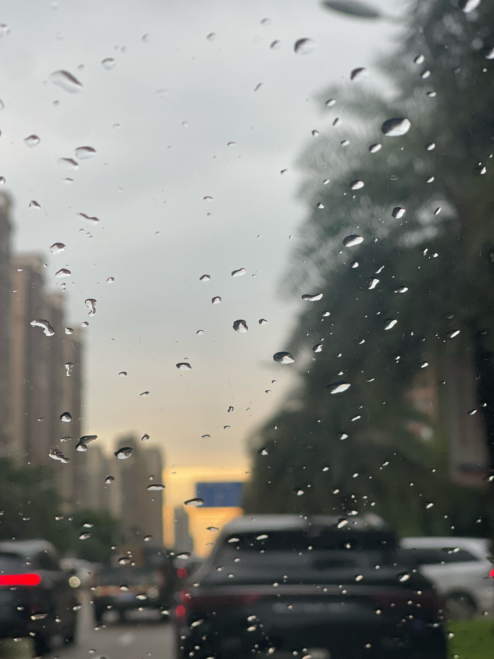 刷完车就下雨心情图片图片