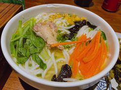 上鸡汤捞米线-云海肴·汽锅鸡·云南菜(美罗城店)