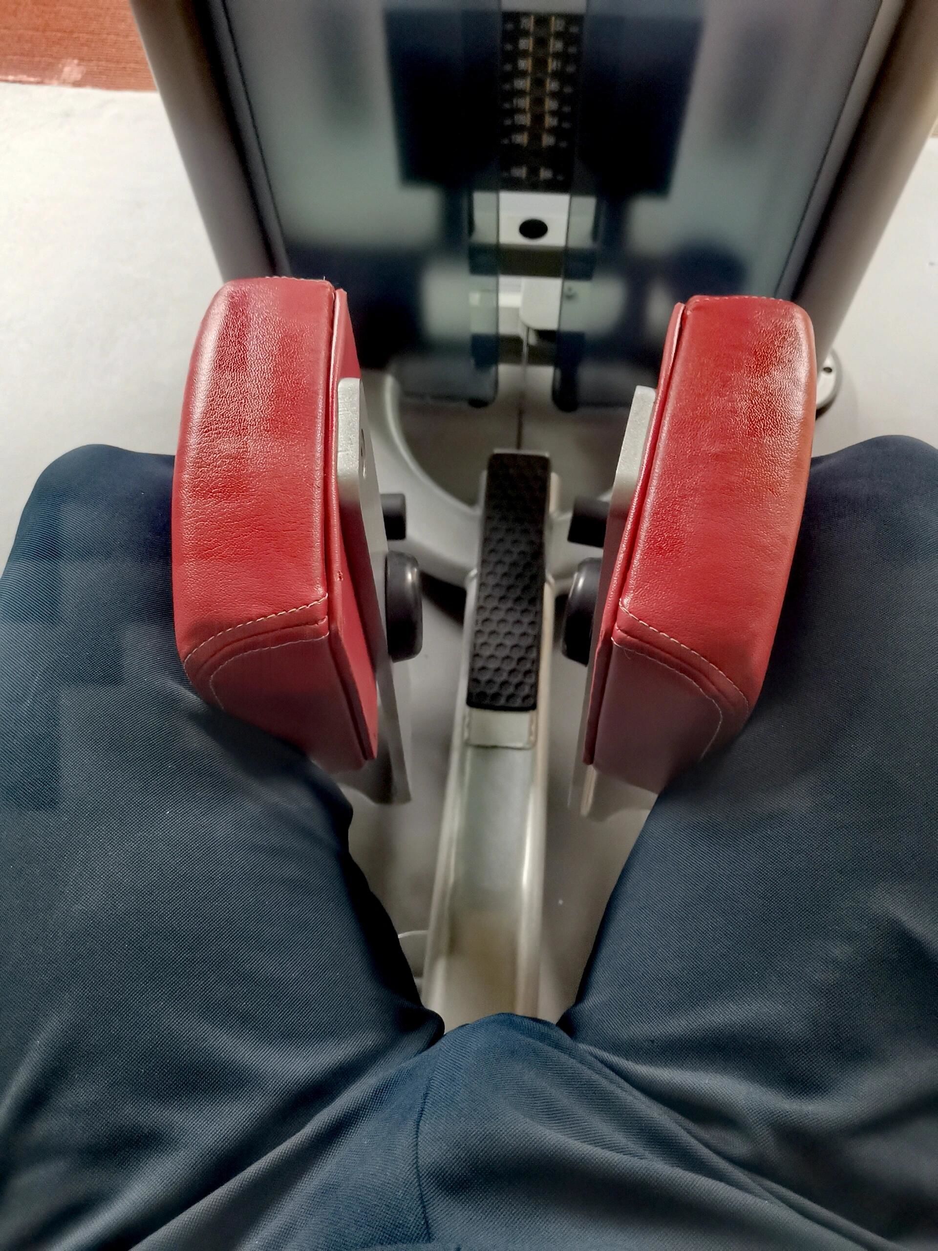 健身房练腿. 健身线条.保持适量的运动.运动