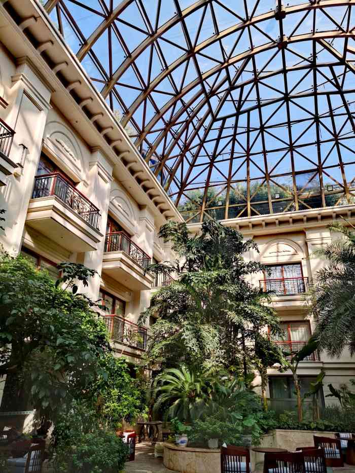 地理位置:大东方酒店,欢乐谷附近,温泉在里面,停车很方便还免费!