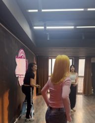 -单色舞蹈