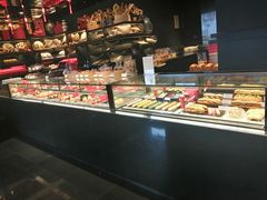 面包甜点陈列柜-Salon de The de Joel Robuchon(外滩18号店)