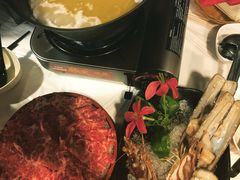 -鲜入围煮花胶鸡海鲜火锅