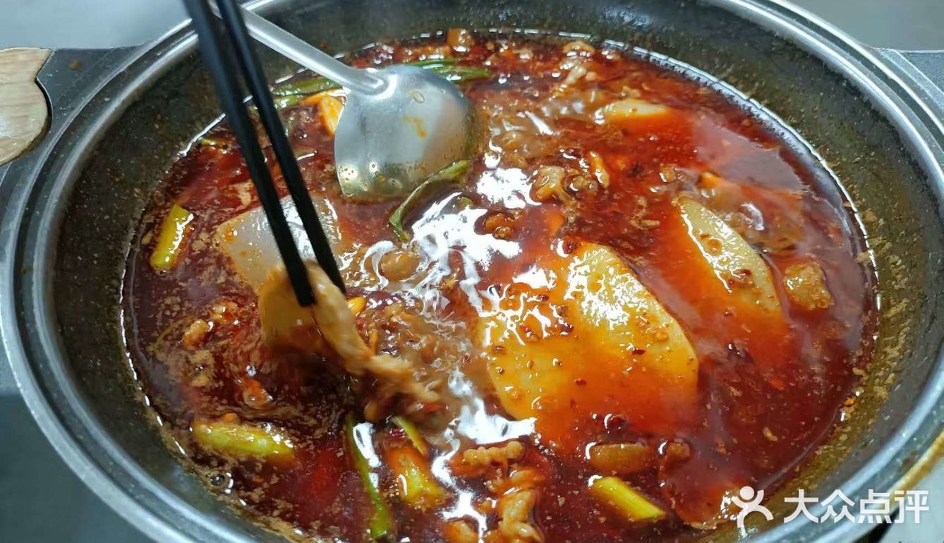 今天火锅吃撑了，超满足