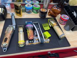 -Devilhands Barbershop男士理容店