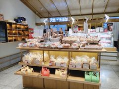 面包甜点陈列柜-西村叔叔的店·面包·甜品·蛋糕(崂山丽达店)