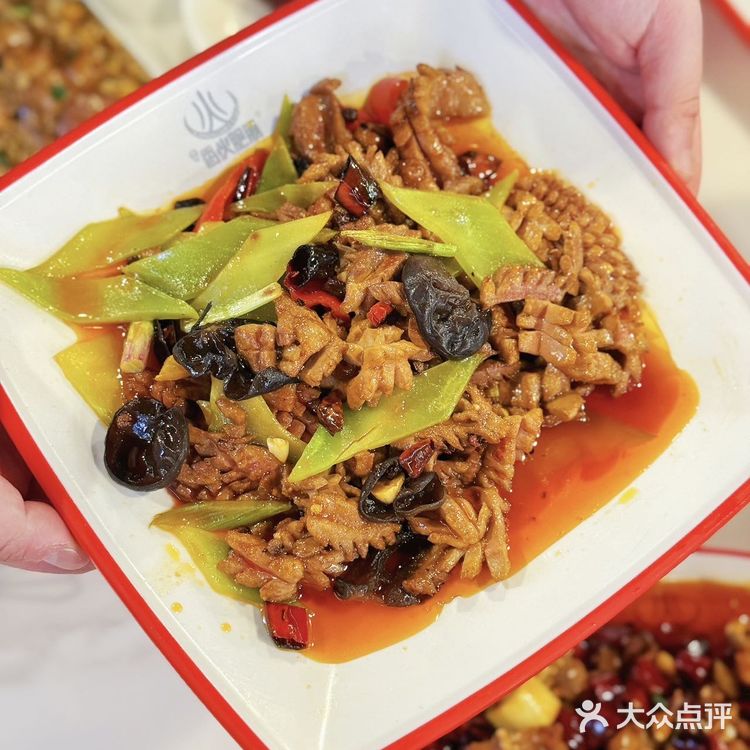 谁懂！竟然在肥肠煲里面吃到“卫生纸”