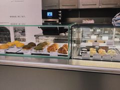 面包甜点陈列柜-SAANCI山池咖啡(海上世界文化艺术中心店)