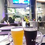 啤酒杯里的欢乐时光