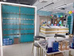 -英伦眼镜蔡司依视路折扣店(通州万达店)