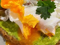 鸡蛋培根牛油果酱吐司-Wagas沃歌斯(太古汇店)