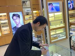 -光明眼镜·蔡司授权(徐泾店)