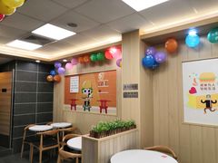 用餐区-华莱士·炸鸡汉堡(奥林花园店)