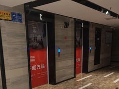 -欧辰国际酒店(重庆欢乐谷轻轨站店)