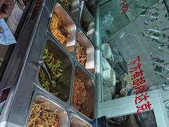 自助取餐区-努尔古丽奶茶