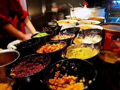 自助取餐区-爆炸头阿姨小四川正宗川味小吃(无任何分店)